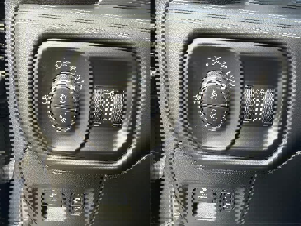 Used 2023 RAM 1500 Limited w/ Body Color Bumper Group image 30