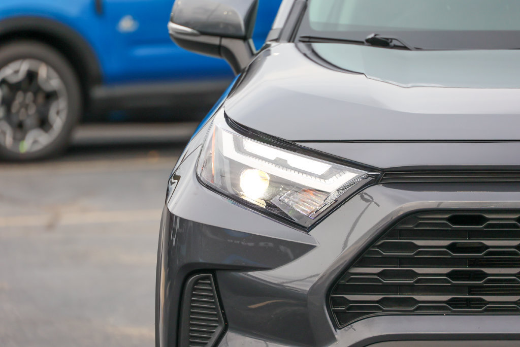 Used 2025 Toyota RAV4 XLE AWD/4WD image 17