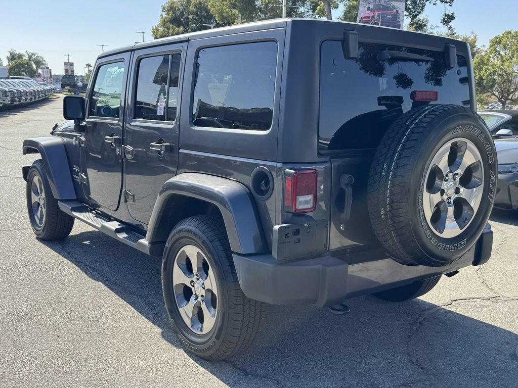 Used 2018 Jeep Wrangler Unlimited Sahara w/ Connectivity Group AWD/4WD image 4