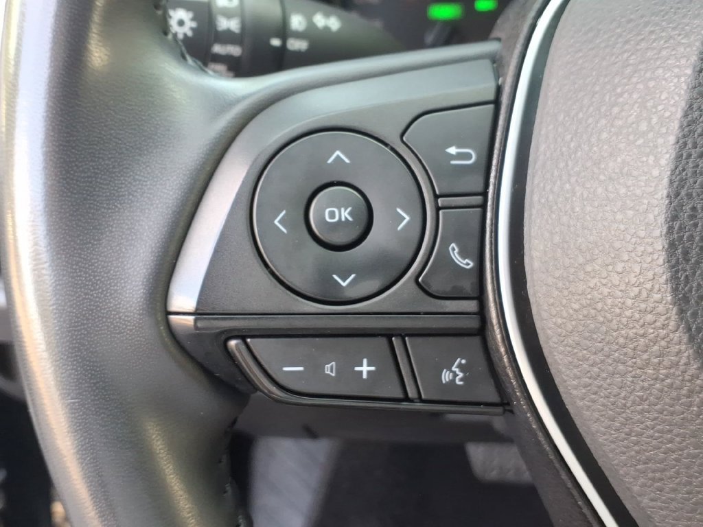 Used 2022 Toyota RAV4 XLE Premium AWD/4WD image 19