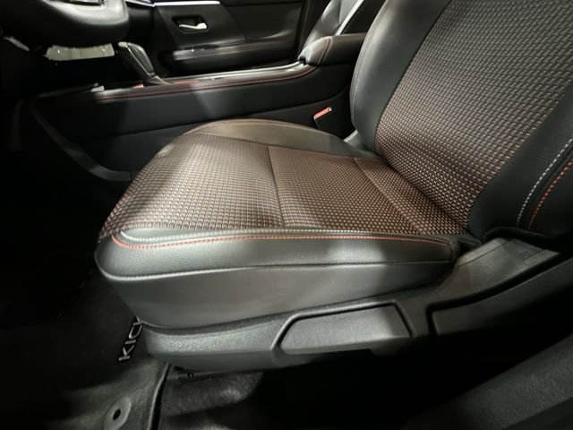 Used 2025 Nissan Kicks SR AWD/4WD image 18