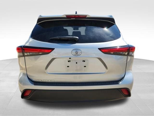 Used 2023 Toyota Highlander L image 4