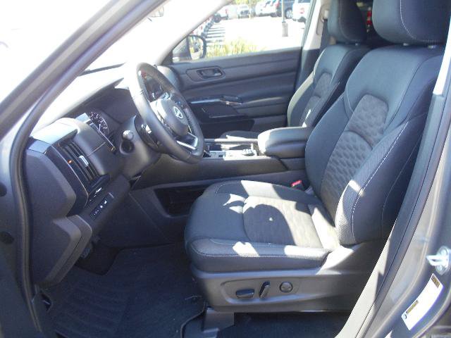 Used 2025 Nissan Pathfinder SV w/ Cargo Package AWD/4WD image 6