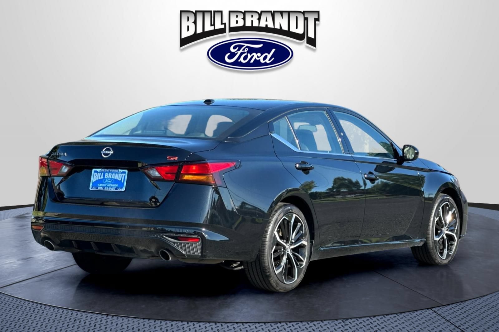 Used 2025 Nissan Altima 2.5 SR FWD image 3