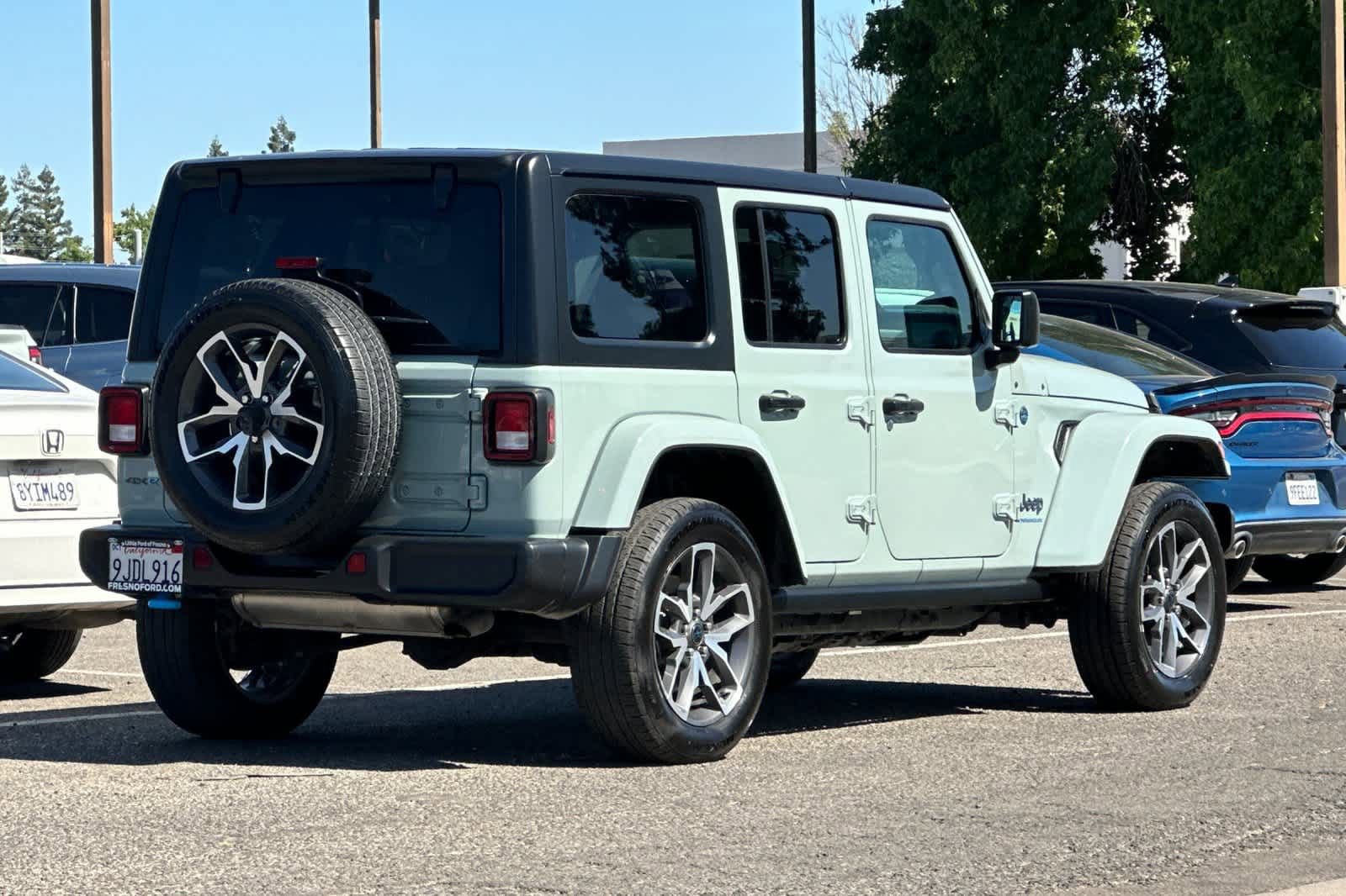 Used 2024 Jeep Wrangler Unlimited AWD/4WD video 2