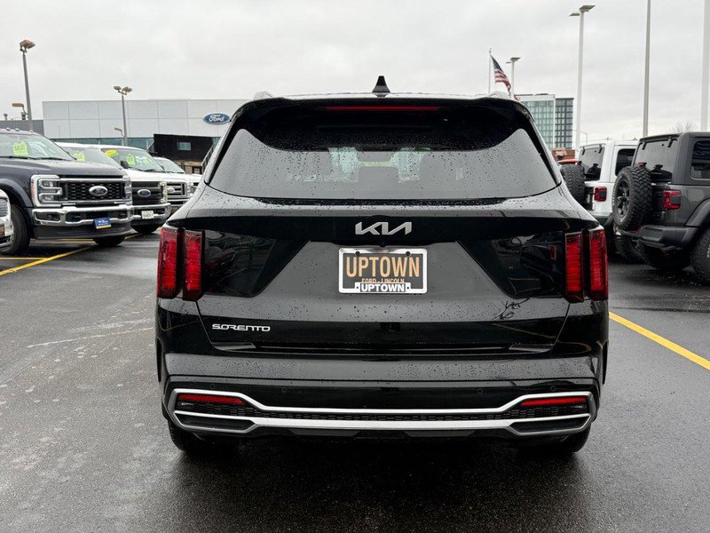 Used 2023 Kia Sorento S w/ Panoramic Sunroof Package image 4
