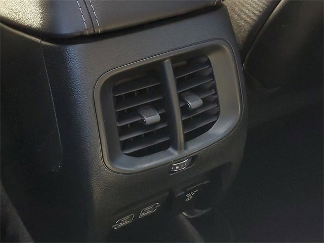 Used 2022 Jeep Cherokee Limited image 29