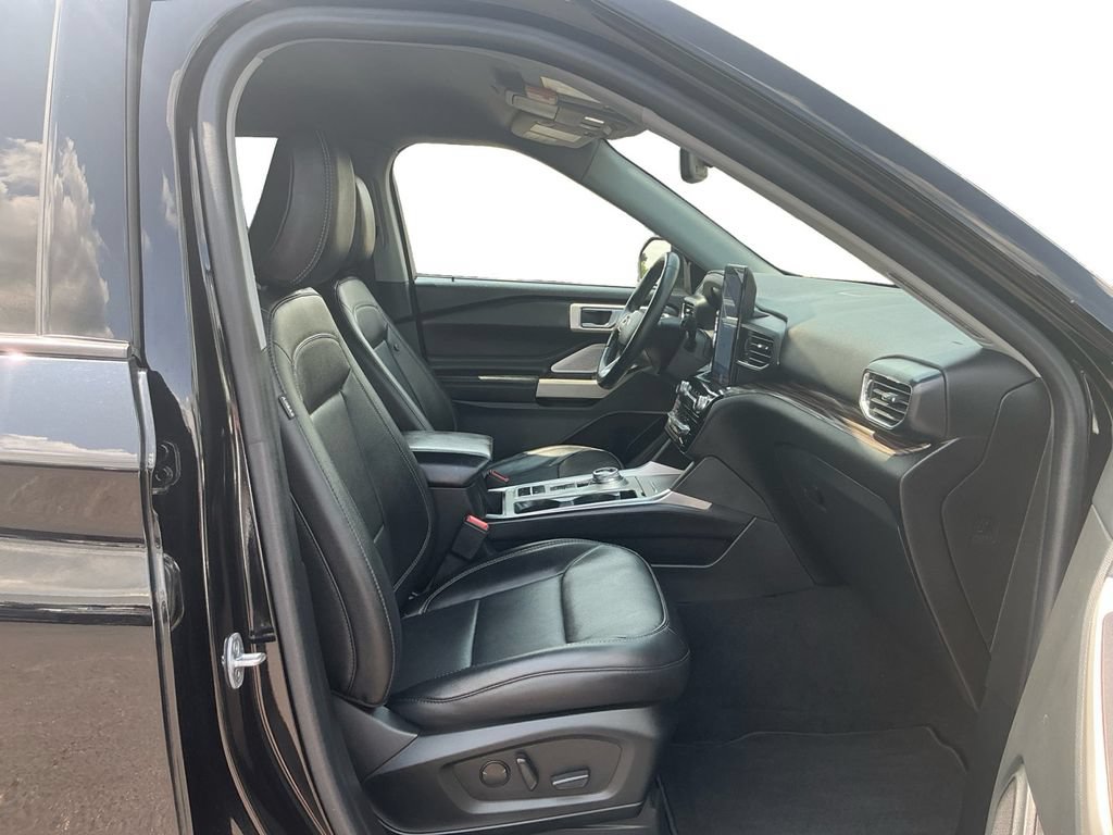 Certified 2022 Ford Explorer Limited w/ Limited Technology Package RWD image 22