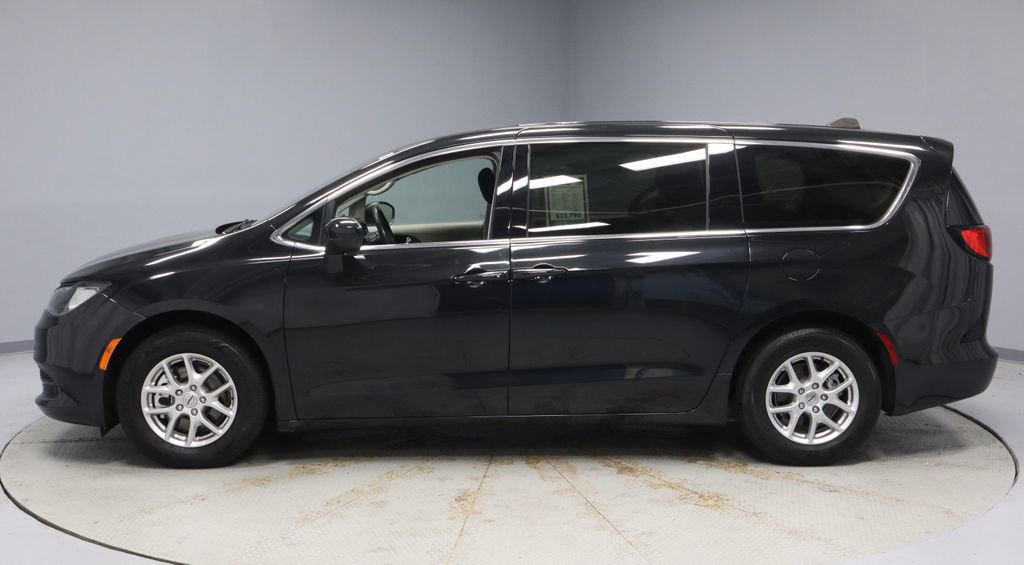 Used 2023 Chrysler Voyager LX FWD image 8