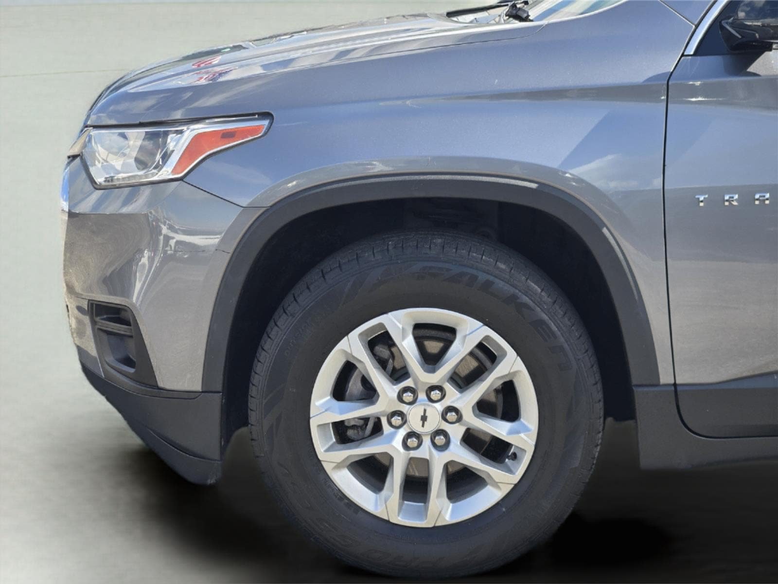 Used 2018 Chevrolet Traverse LS FWD image 9