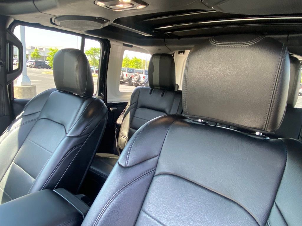 Used 2023 Jeep Wrangler Sahara AWD/4WD image 20