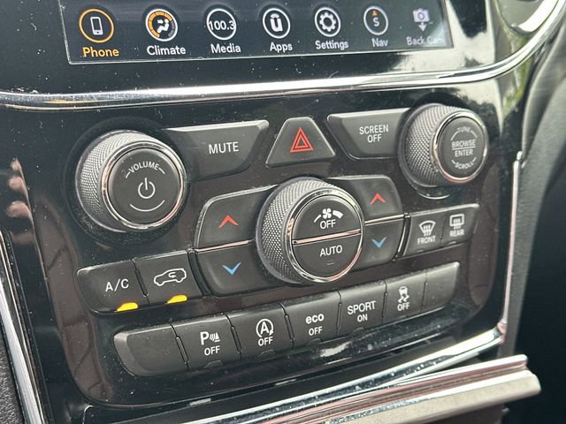 Used 2020 Jeep Grand Cherokee Laredo w/ 18" Wheel & 8.4" Radio Group AWD/4WD image 23