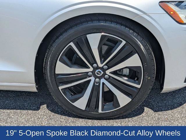 Used 2022 Volvo S60 B5 Momentum w/ Premium Package FWD image 13