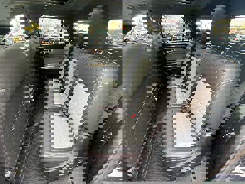 Certified 2022 Ford Explorer XLT w/ Equipment Group 202A image 36