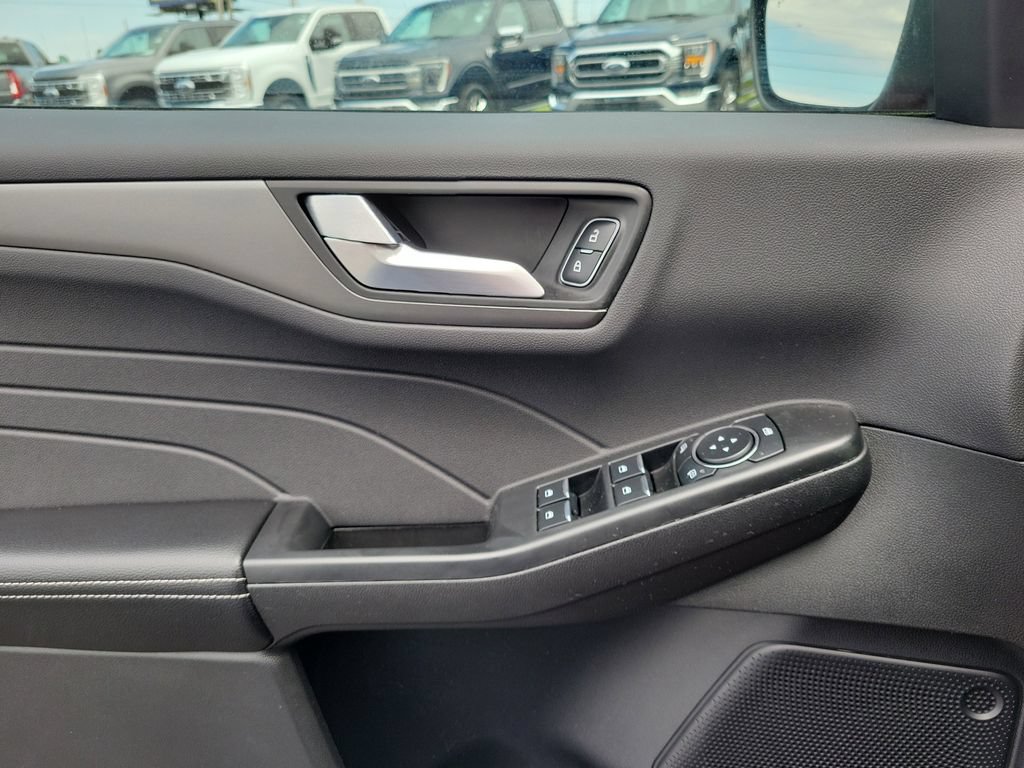 Certified 2025 Ford Escape SE FWD image 20