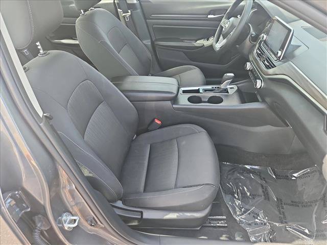 Used 2025 Nissan Altima 2.5 SV FWD image 19