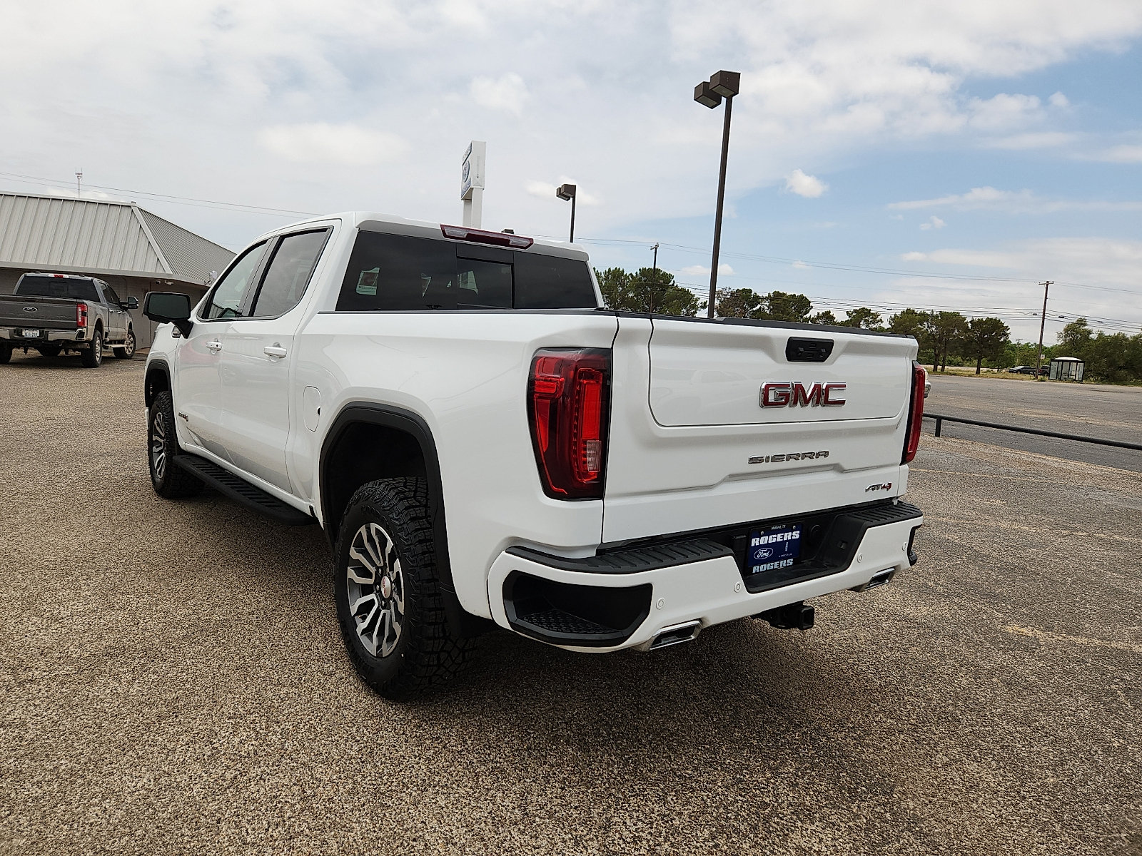 Used 2023 GMC Sierra 1500 AT4 w/ AT4 Premium Package AWD/4WD image 5
