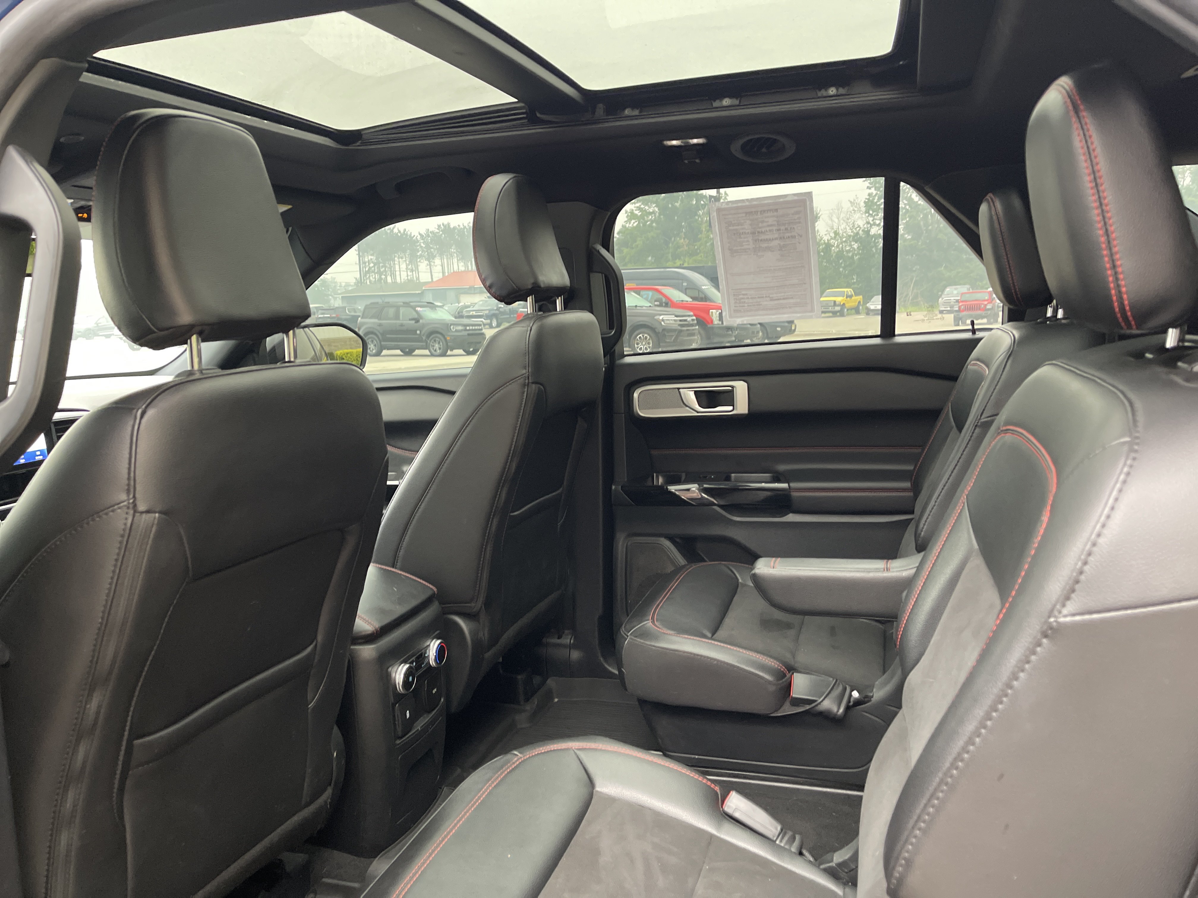 Certified 2022 Ford Explorer ST-Line w/ Class IV Trailer Tow Package AWD/4WD image 12