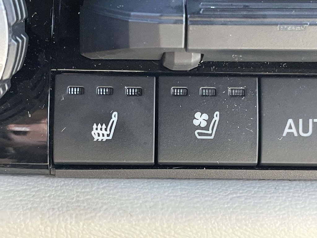 Used 2024 Toyota Sequoia Capstone AWD/4WD image 19