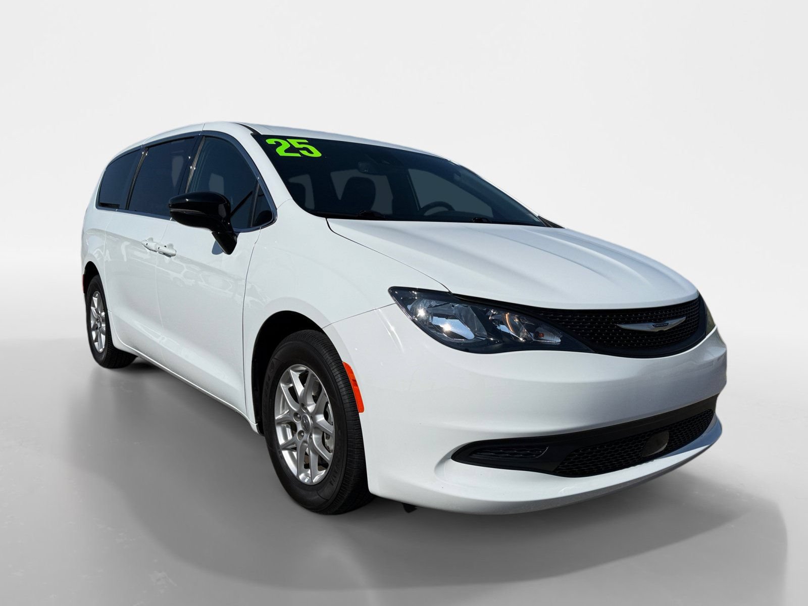 Used 2025 Chrysler Voyager LX FWD image 9