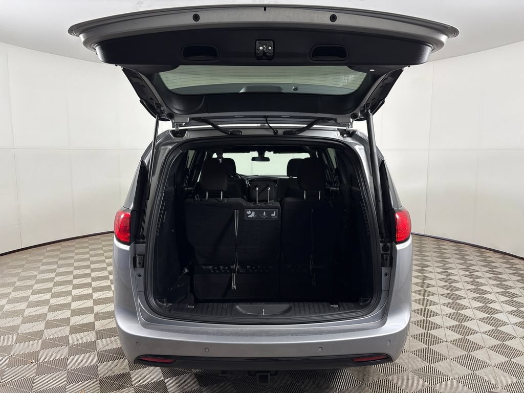 Used 2018 Chrysler Pacifica Touring Plus w/ S Appearance Package FWD image 29