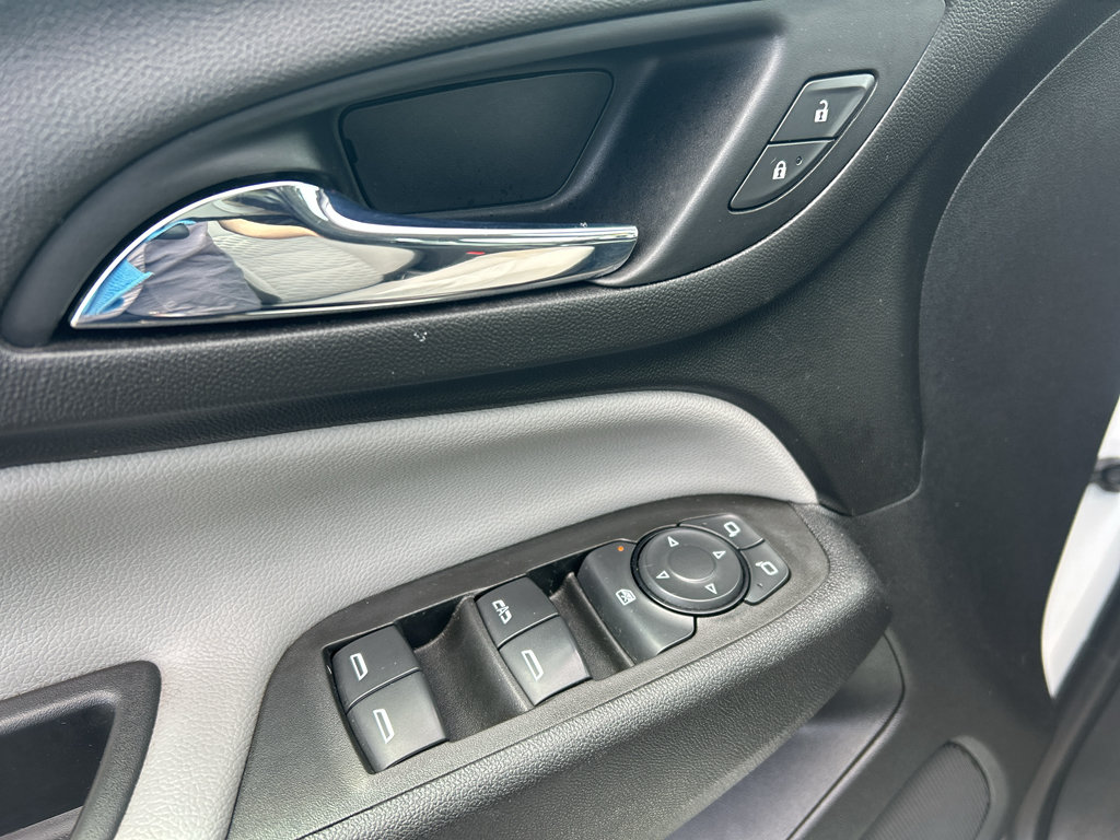 Used 2021 Chevrolet Equinox LS AWD/4WD image 16
