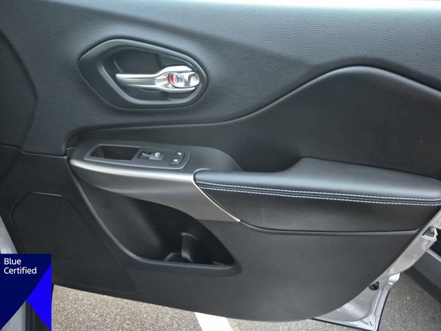 Used 2019 Jeep Cherokee Latitude w/ Popular Appearance Group FWD image 32