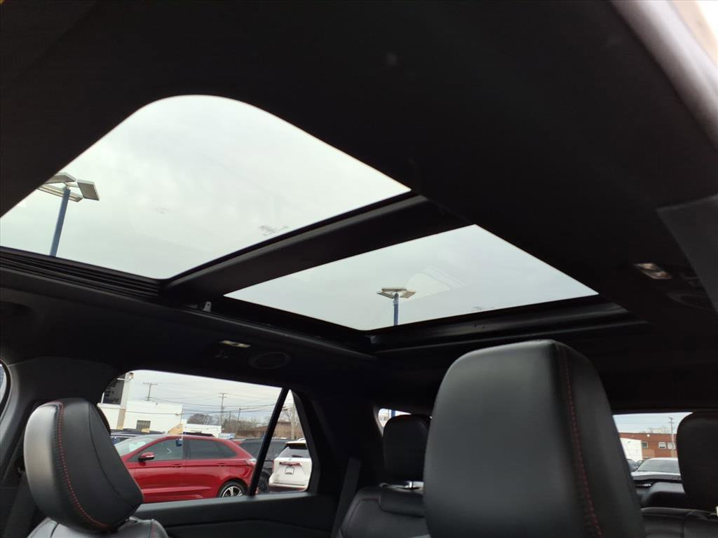 Certified 2025 Ford Explorer ST-Line image 17