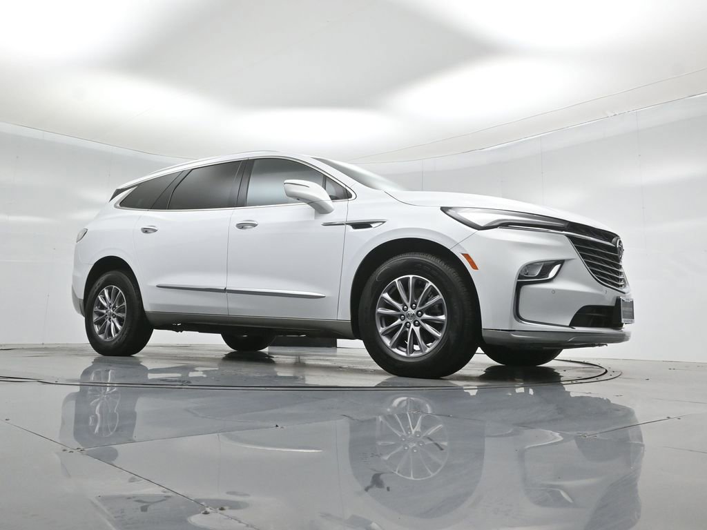 Used 2024 Buick Enclave Premium image 2