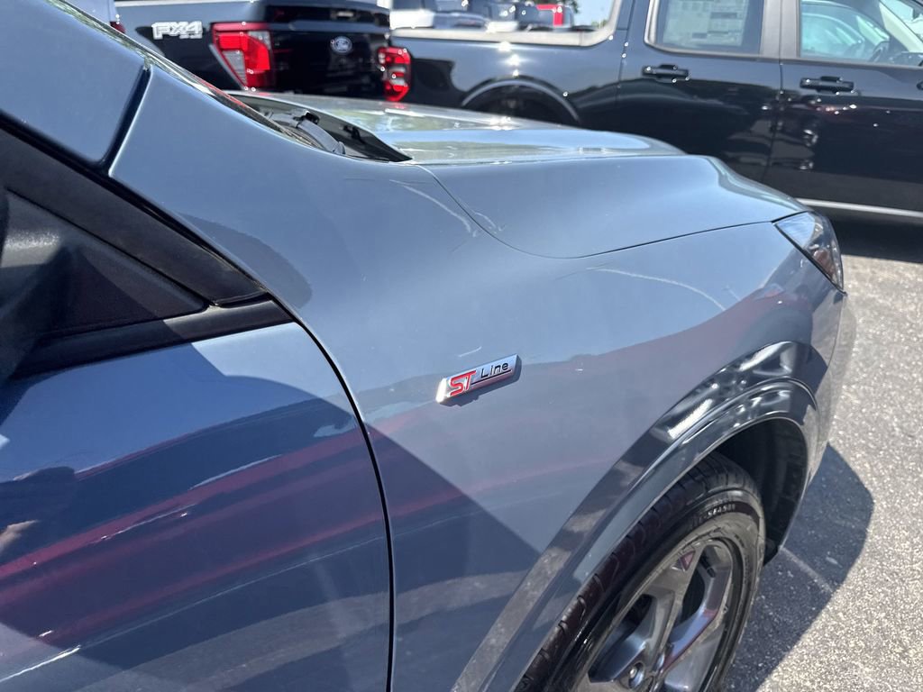 Certified 2023 Ford Escape ST-Line w/ Tech Pack #1 image 9