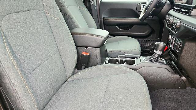 Used 2025 Jeep Wrangler Unlimited Sahara image 30