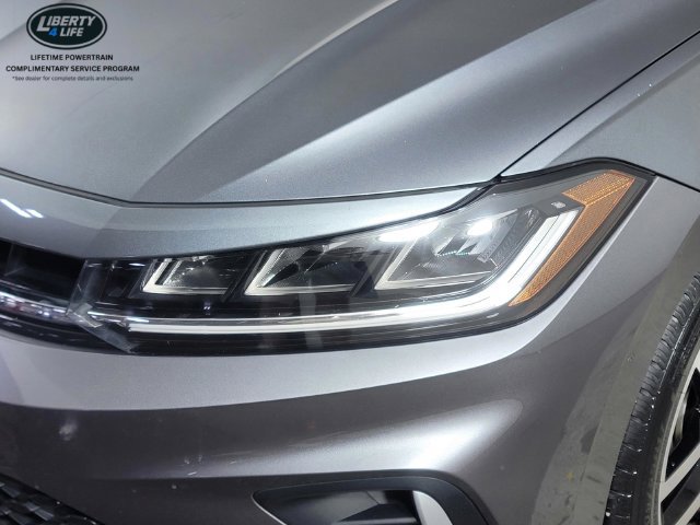 Used 2025 Volkswagen Jetta SE FWD image 10