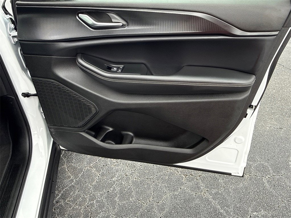 Used 2025 Jeep Grand Cherokee L Altitude image 14