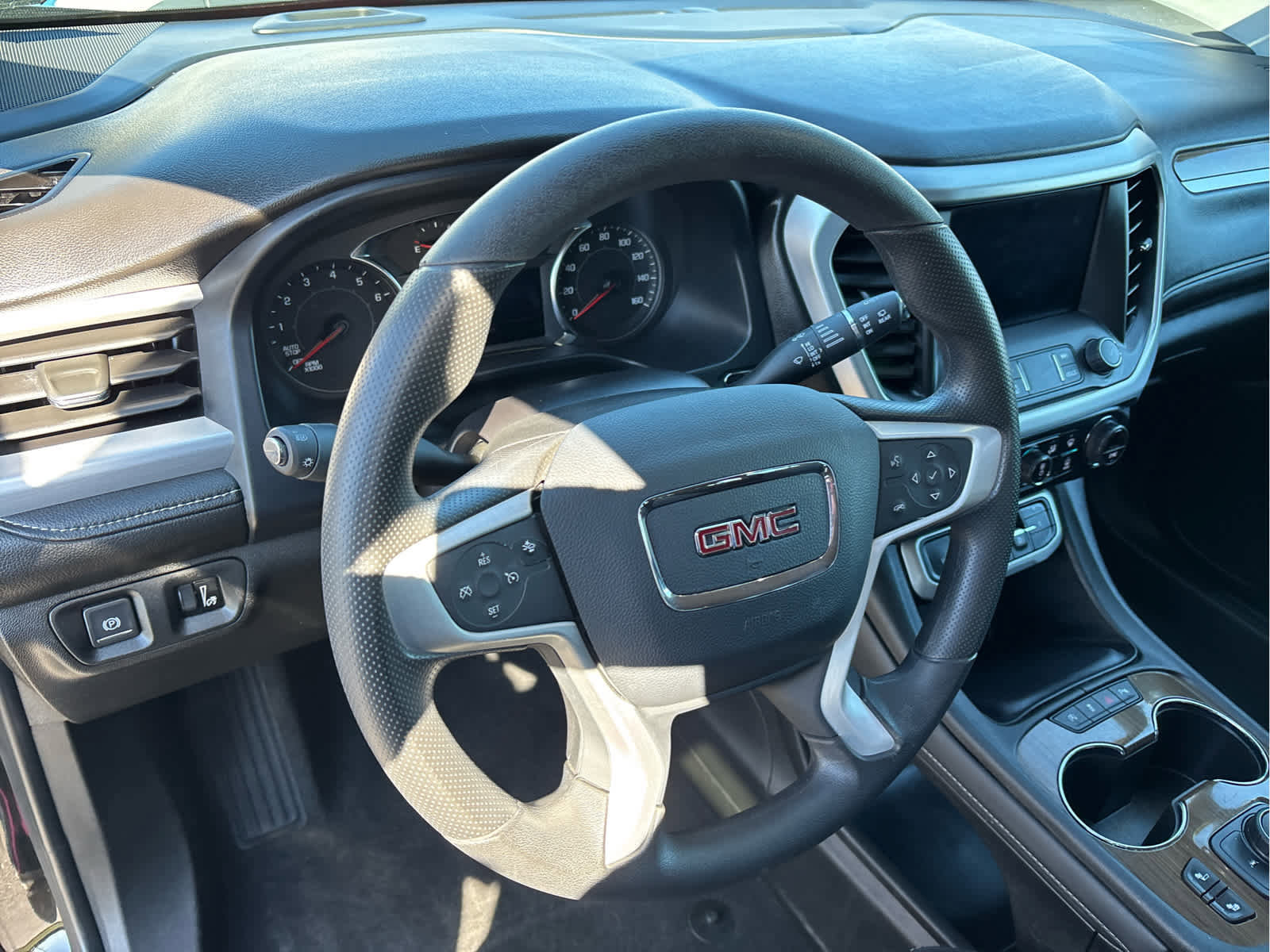 Used 2023 GMC Acadia SLE w/ Driver Convenience Package image 10