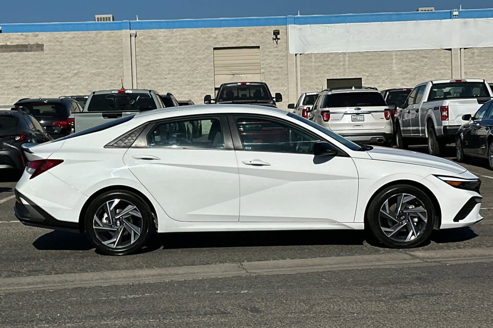 Used 2025 Hyundai Elantra Sport FWD image 8