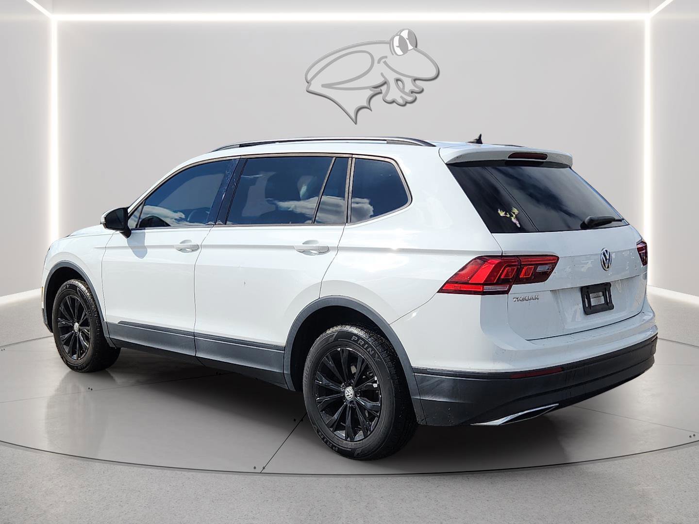 Used 2020 Volkswagen Tiguan S image 2