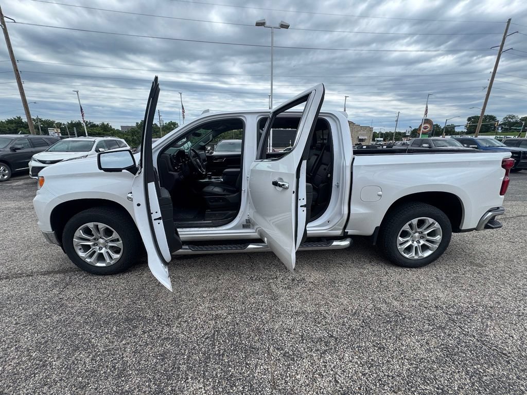 Used 2023 Chevrolet Silverado 1500 LTZ w/ Technology Package AWD/4WD image 4