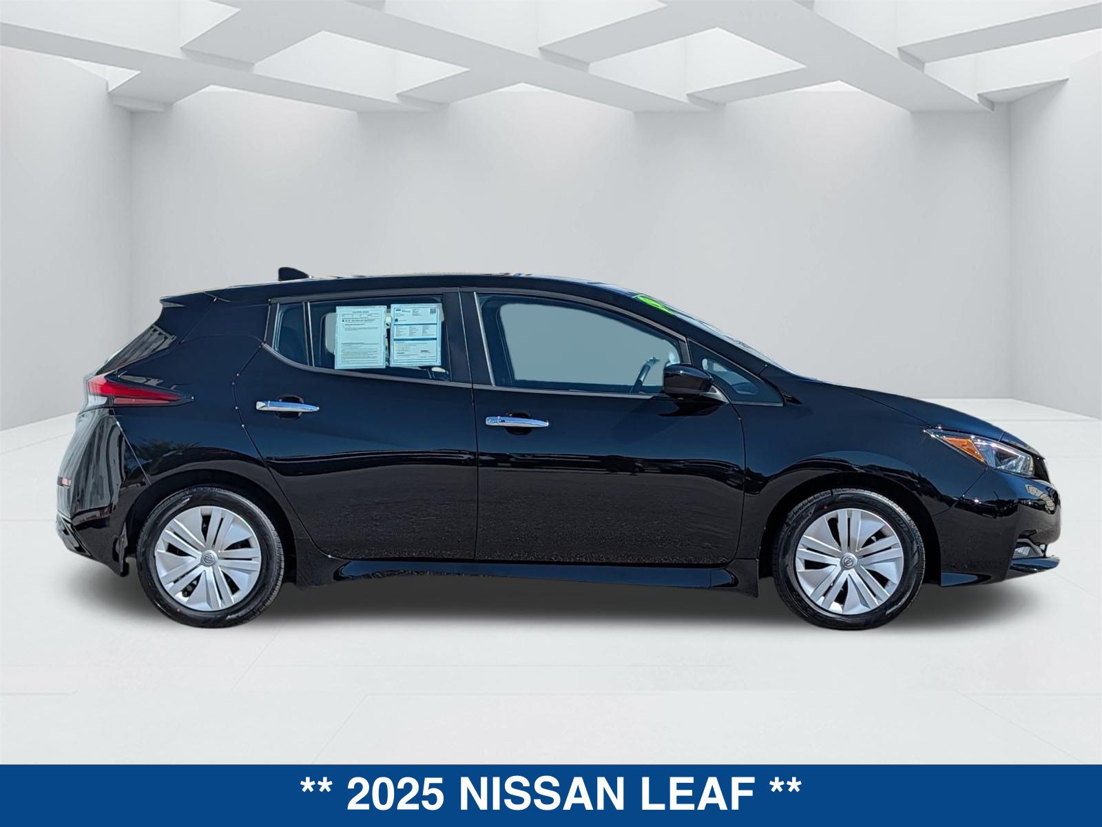 Used 2025 Nissan Leaf S FWD image 4