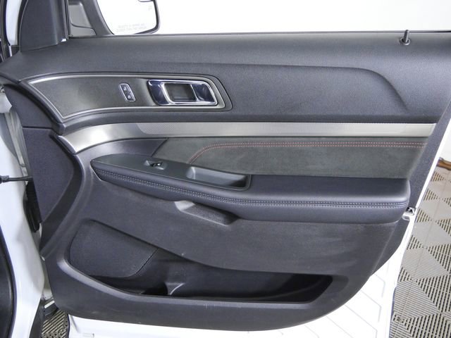 Certified 2018 Ford Explorer XLT w/ Equipment Group 202A AWD/4WD image 11