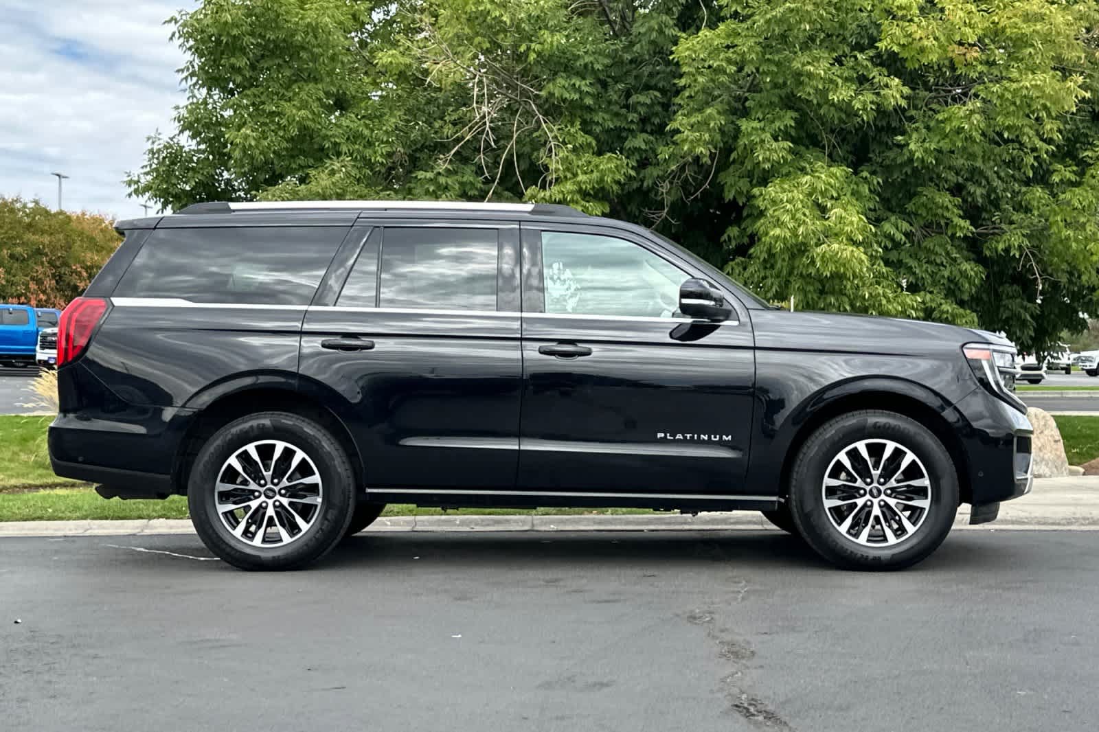 Certified 2025 Ford Expedition Platinum AWD/4WD image 8