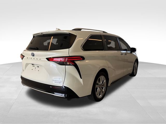 Used 2021 Toyota Sienna Platinum FWD image 3