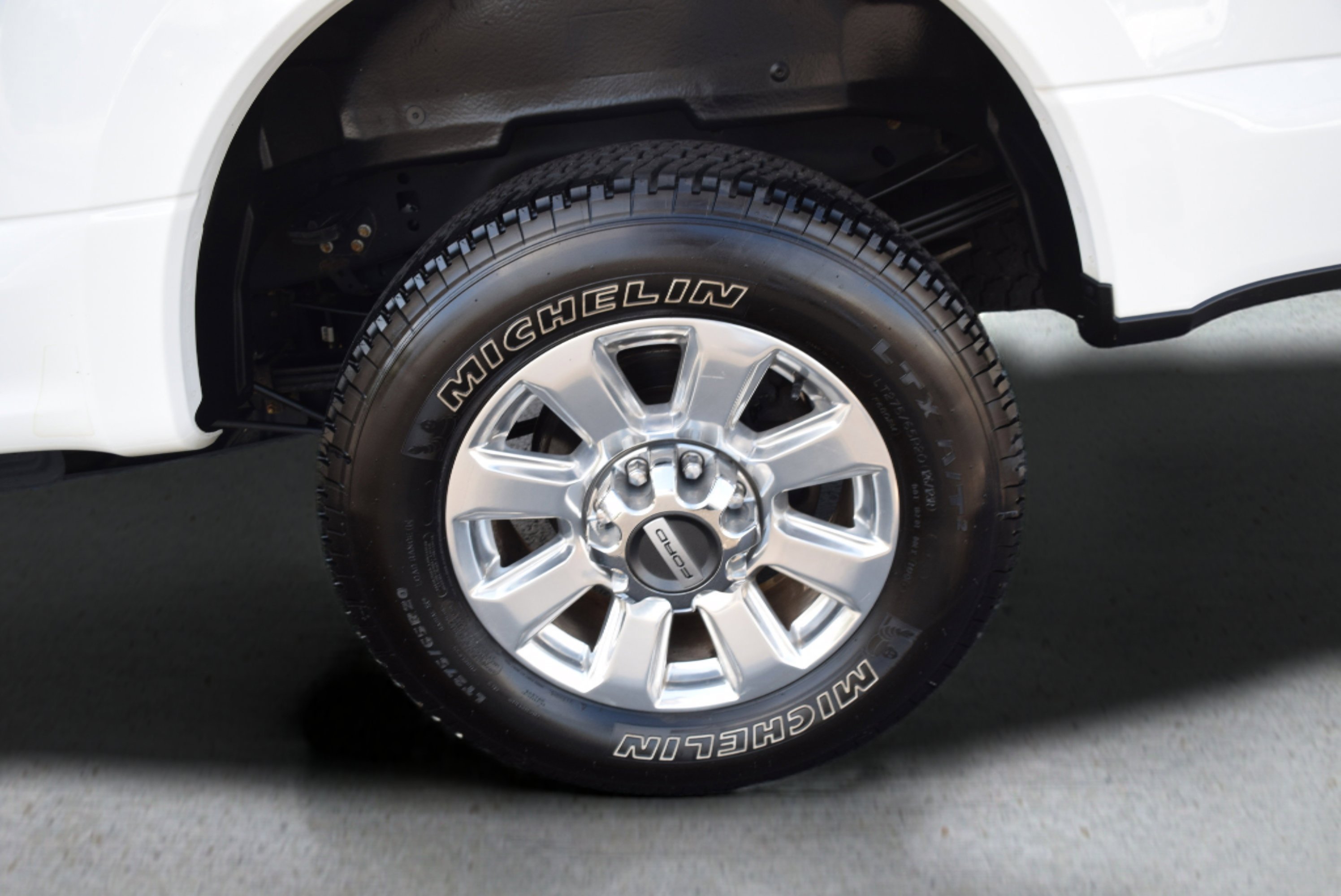 Certified 2022 Ford F350 Platinum w/ FX4 Off-Road Package AWD/4WD image 6