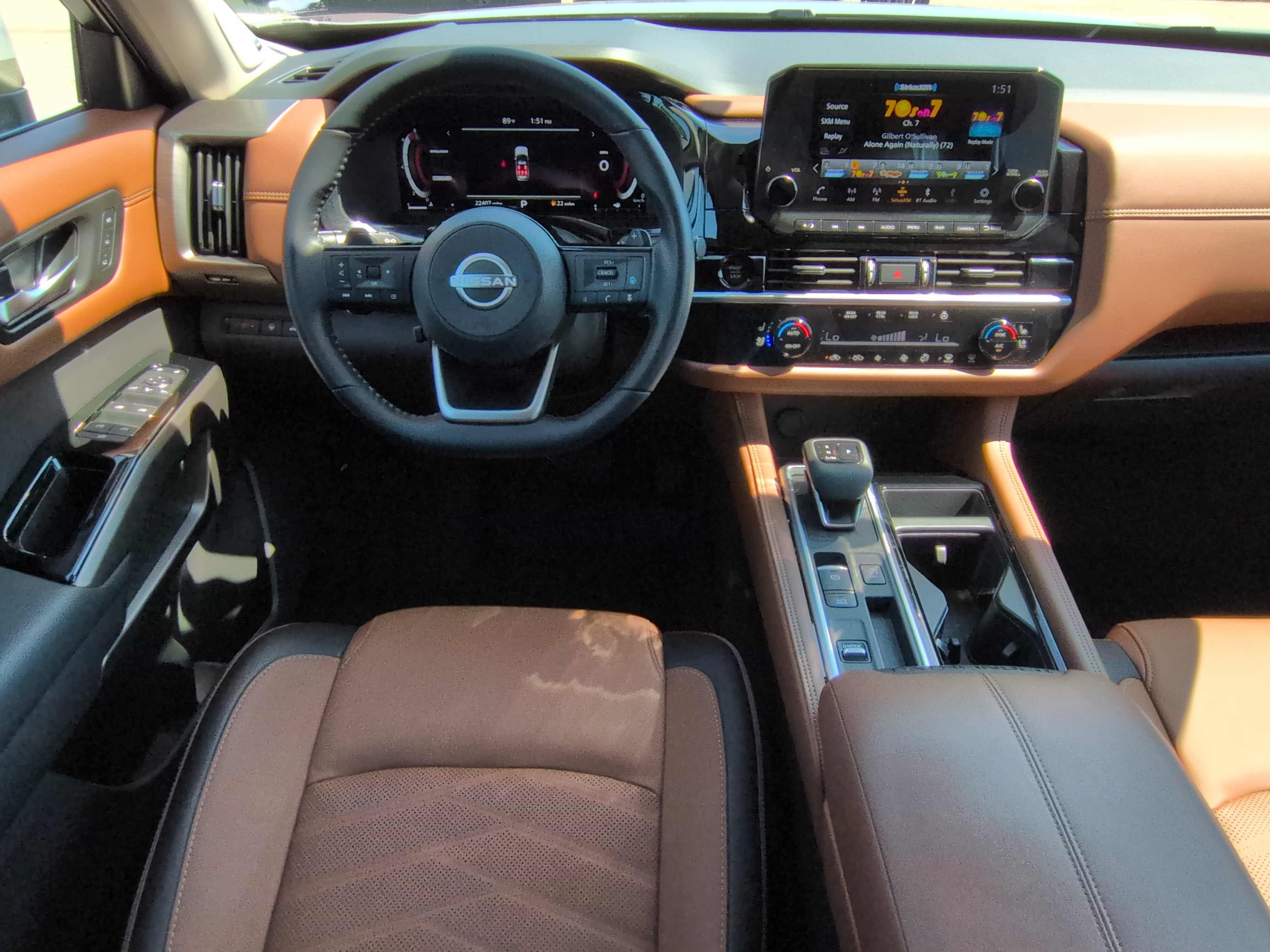 Used 2025 Nissan Pathfinder Platinum FWD image 14