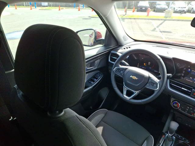 Used 2024 Chevrolet TrailBlazer LT w/ LT Cold Weather Package AWD/4WD image 15
