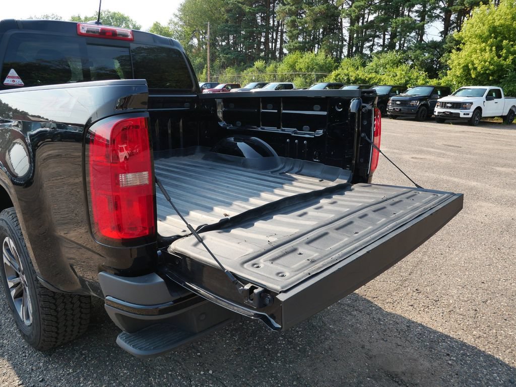 Used 2022 Chevrolet Colorado Z71 AWD/4WD image 9