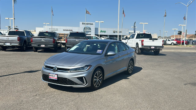 Used 2025 Volkswagen Jetta SE FWD image 8