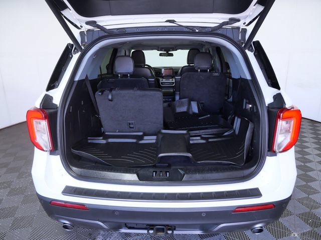 Certified 2022 Ford Explorer XLT w/ Equipment Group 202A AWD/4WD image 9