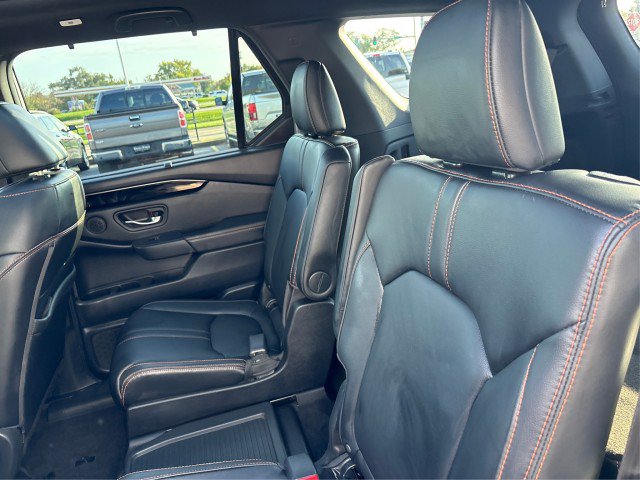 Used 2025 Honda Pilot TrailSport image 10