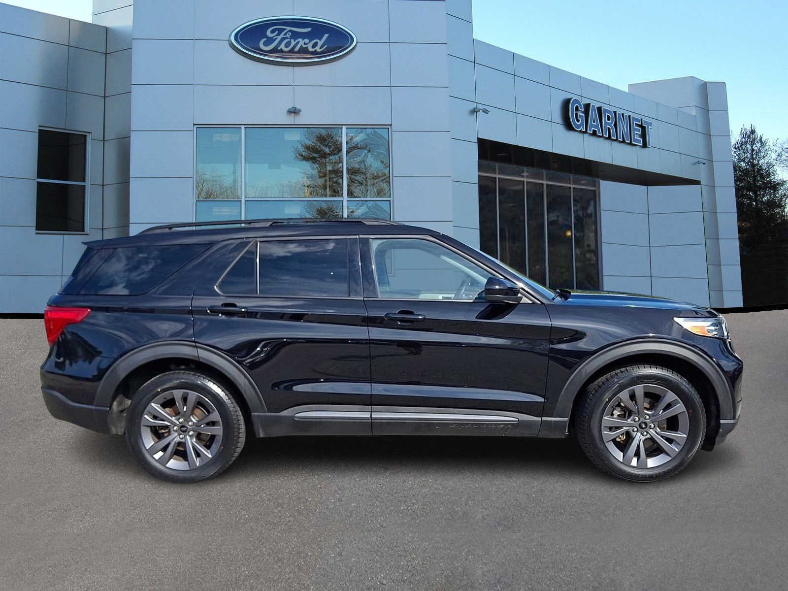 Certified 2023 Ford Explorer XLT w/ Equipment Group 202A AWD/4WD image 10