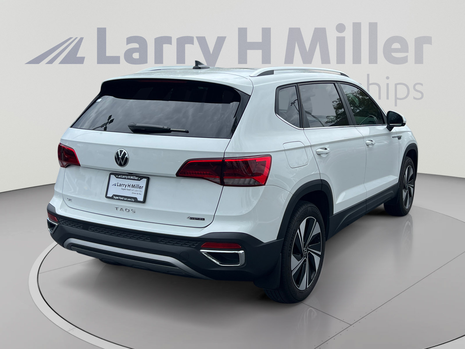 Used 2024 Volkswagen Taos SE w/ Panoramic Sunroof Package AWD/4WD image 5